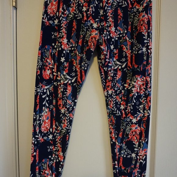 LuLaRoe Floral Patterned Leggings - Navy, Red, White - Picture 7 of 7
